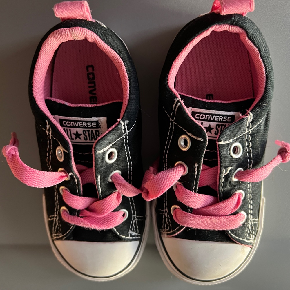 Black & Pink Toddler Converse 8C